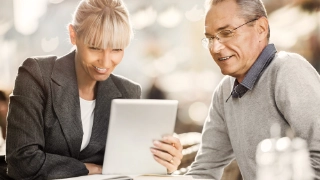 Beratung mit älterem Herrn